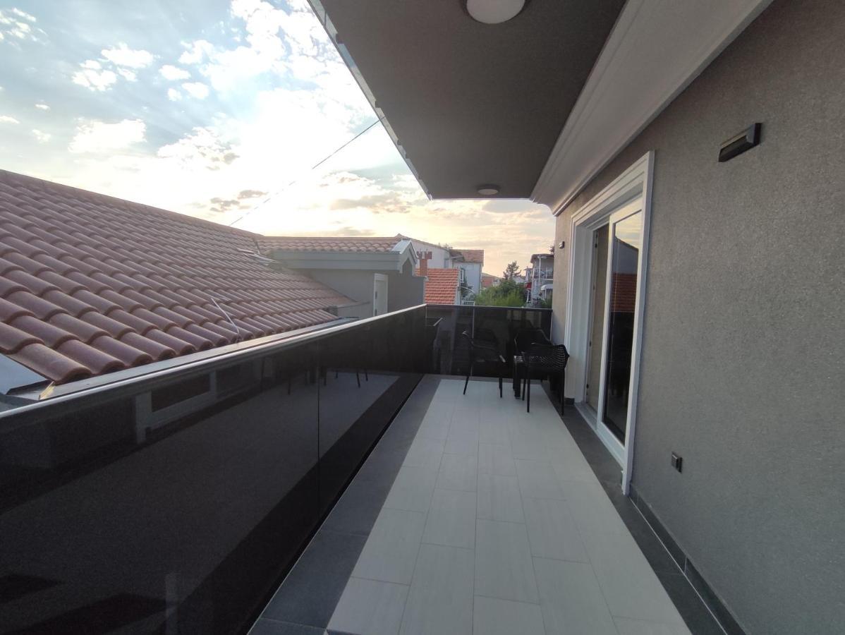 Luxury Apartments-La Dino Maky 沃迪切 外观 照片