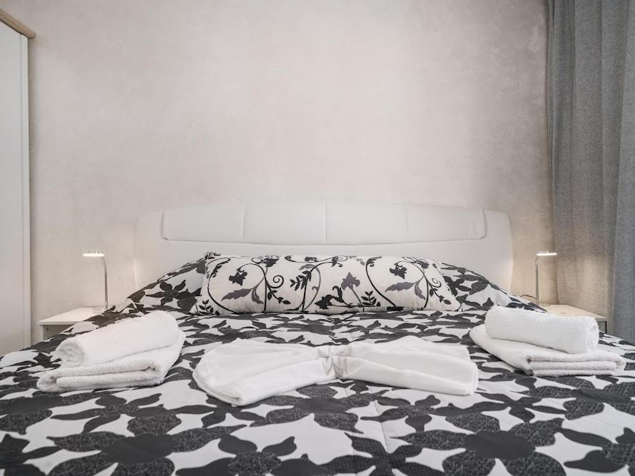 Luxury Apartments-La Dino Maky 沃迪切 客房 照片