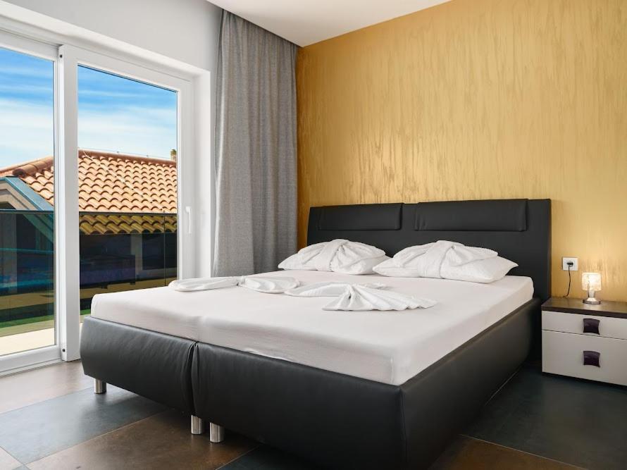 Luxury Apartments-La Dino Maky 沃迪切 客房 照片