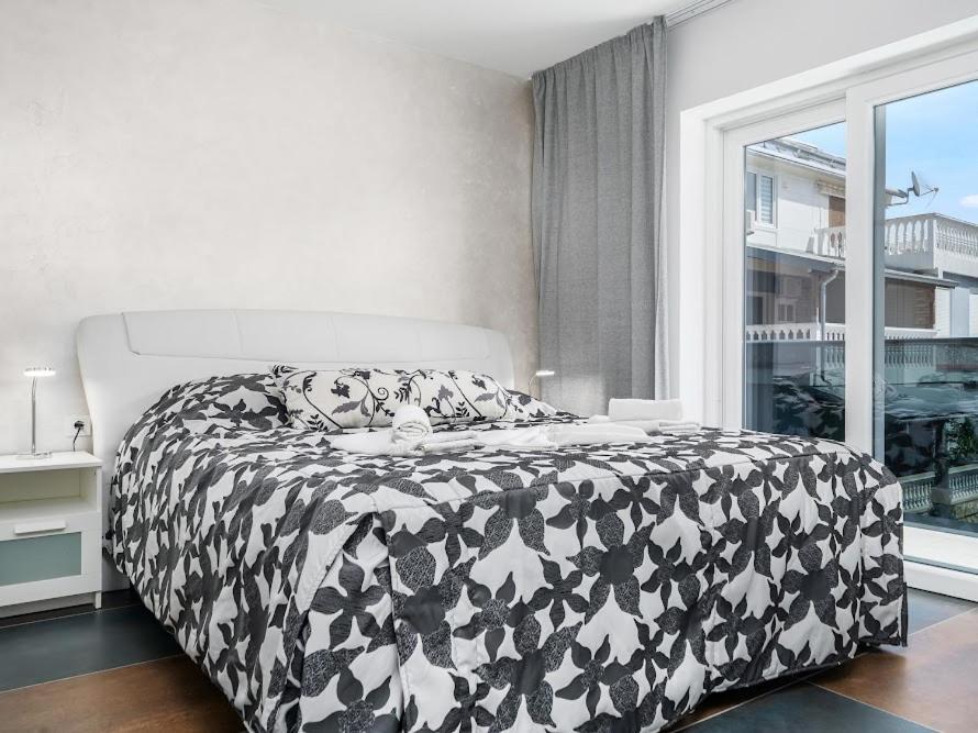 Luxury Apartments-La Dino Maky 沃迪切 客房 照片